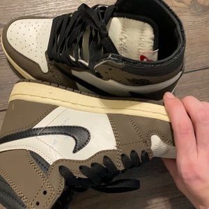 TRAVIS SCOTT X AIR JORDAN 1 RETRO HIGH OG 'MOCHA'